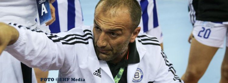 Tien dagen voor het WK zet Montenegro coach Dragan Adzic aan de kant
