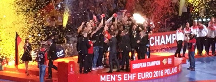 Duitsland verpulvert Spanje en pakt Europees kampioen