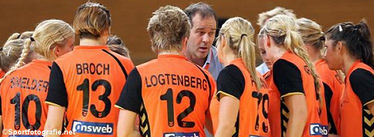 Henk Groener mist zes vaste Oranje speelsters bij EK Kwalificatie
