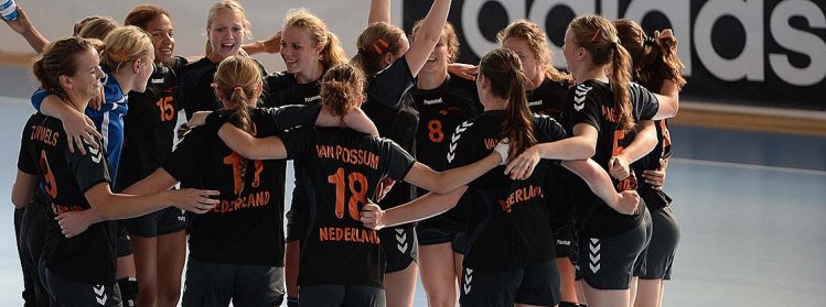 Nederlandse handbalsters U18 naar achtste finale WK