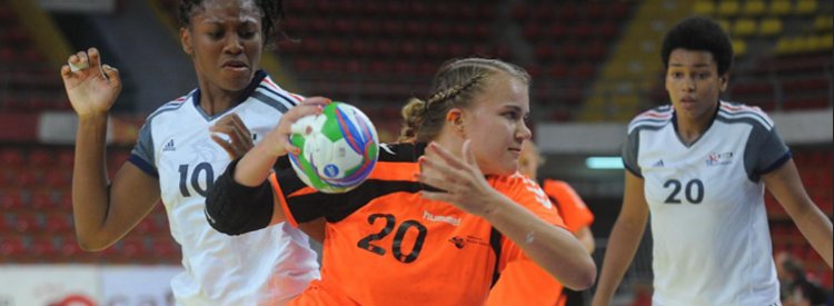 Nederlandse handbalsters U18 vierde bij European Open.