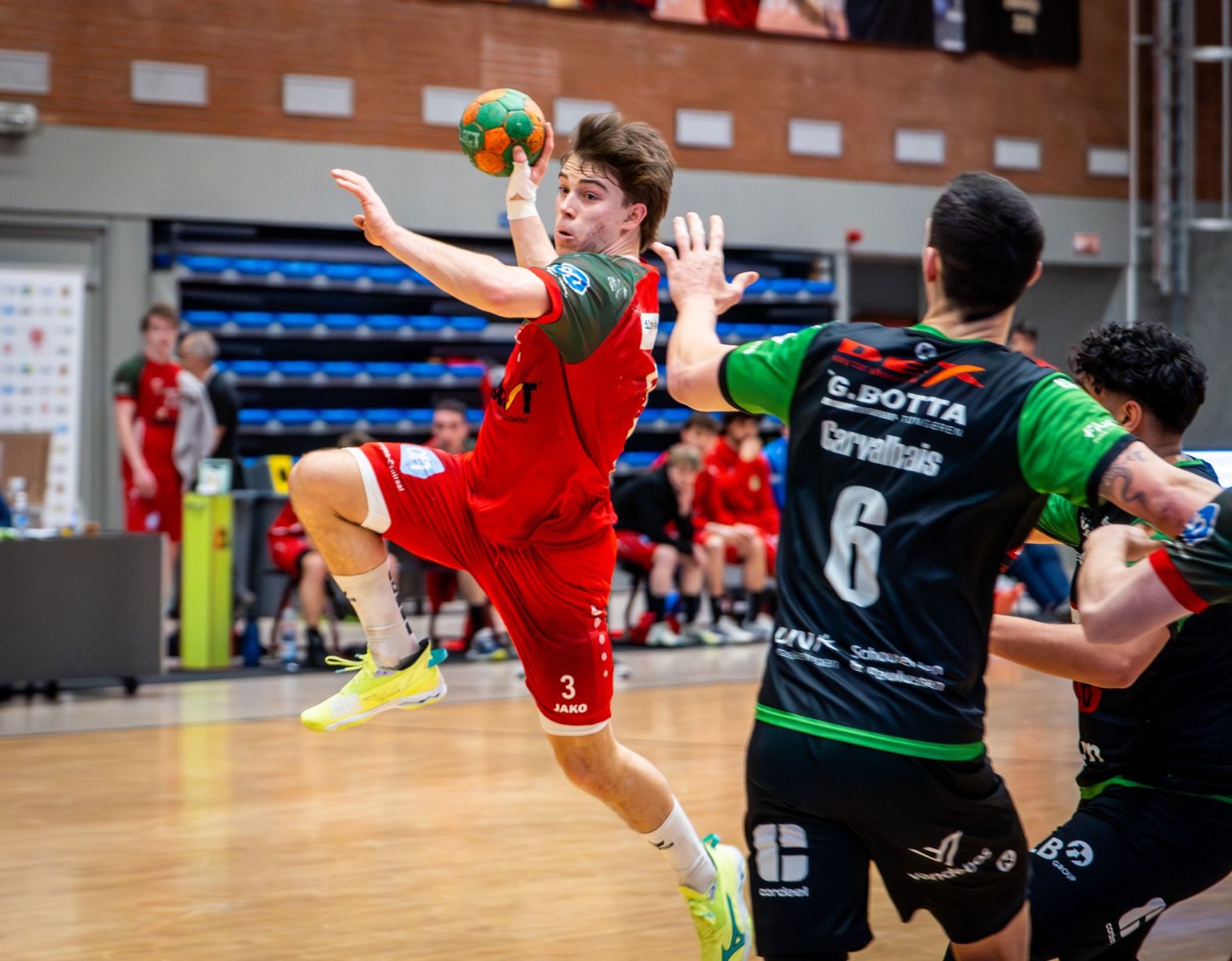 SASJA REDT HET NIET TEGEN HUBO HANDBAL