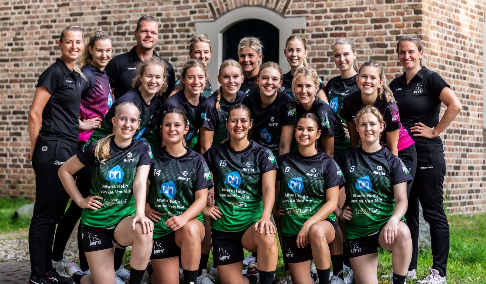 MHV’81: GEEN GRIP OP MOOI HANDBAL SEW