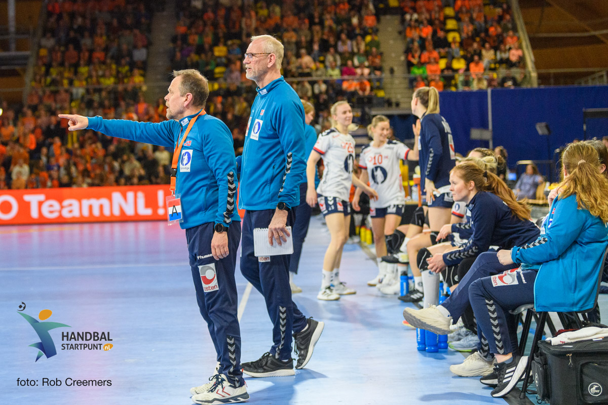 COACH NOORSE VROUWENPLOEG HERGEIRSSON STAPT NA EK OP