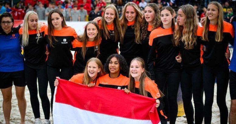 TIEN SPEELSTERS IN EK SELECTIE BEACH DAMES U16