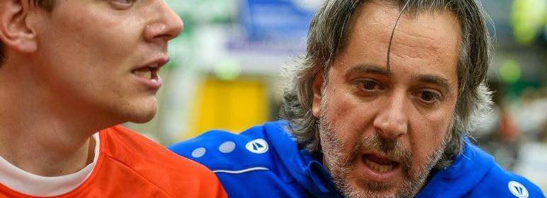 Handballers Hellas roemen aanpak trainer/coach Fernado Nunes